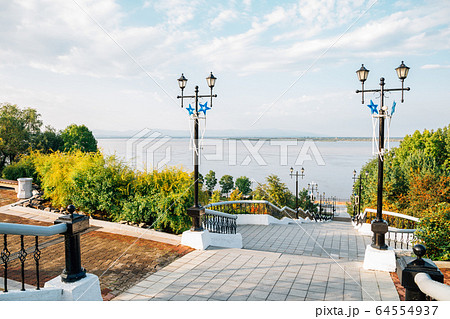 Amur river and riverside park in Khabarovsk, Russia 64554937