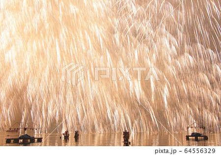 背景　夏のイベント　宮津花火大会 64556329