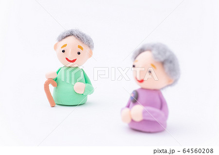 手作り紙粘土人形 おじいちゃんとおばあちゃん 老夫婦の写真素材