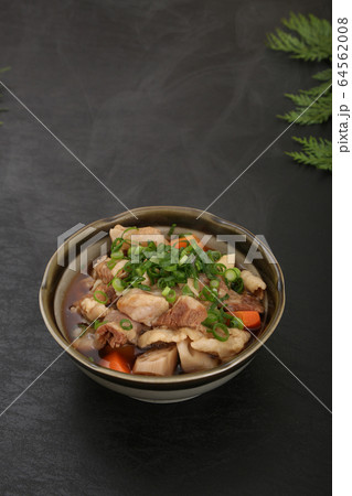 牛すじ煮込み 64562008