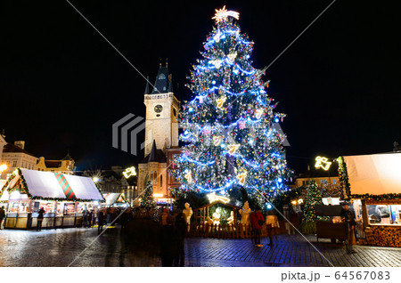 【プラハ】旧市街のクリスマスマーケット 【プラハ】旧市街のクリスマスマーケット 64567083