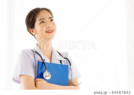 白衣　男女 64567842