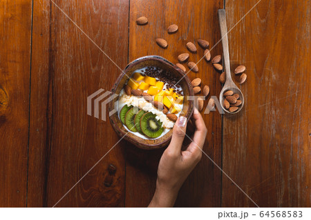 Yoghurt, mixed fruit and cereal Yoghurt, mixed fruit and cereal 64568583