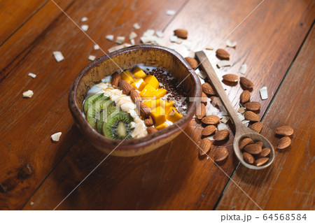 Yoghurt, mixed fruit and cereal Yoghurt, mixed fruit and cereal 64568584