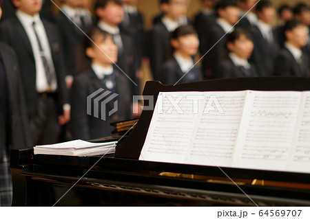 合唱コンクール全国大会《銀賞》、松竹映画主題曲担当(音声出演)、TV番組全国合唱選手権優勝校。 合唱コンクール全国大会《銀賞》、松竹映画主題曲担当(音声出演)、TV番組全国合唱選手権優勝校。 64569707