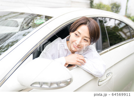 女性 ドライブ 車 女性 ドライブ 車 64569911