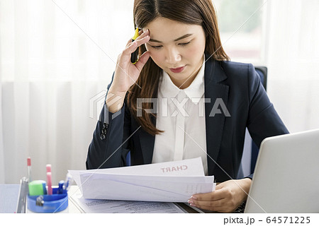 Female business woman 64571225