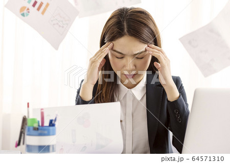 Business woman  stress 64571310