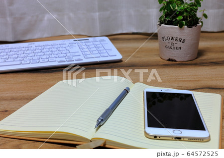 書斎のデスク 64572525