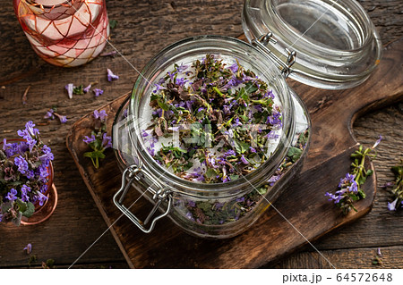 Preparation of a homemade herbal syrup against cough Preparation of a homemade herbal syrup against cough 64572648