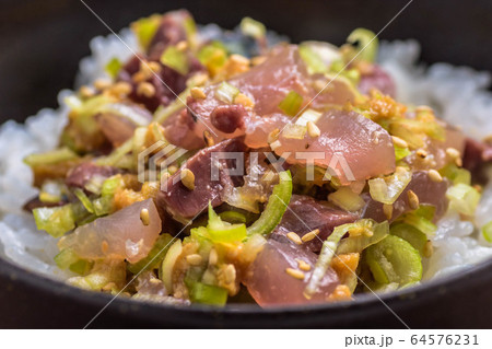 ハマチのなめろう丼 64576231