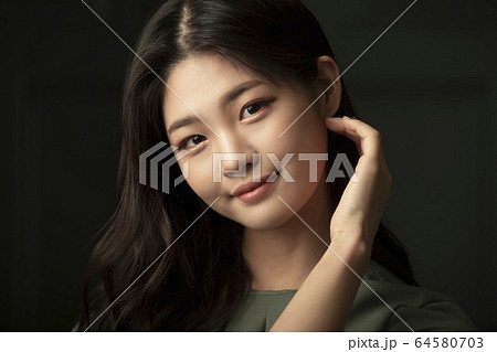 女性 女 女の子 64580703