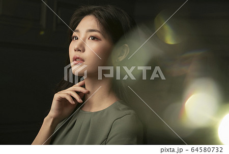 ビューティー 女性 女 64580732