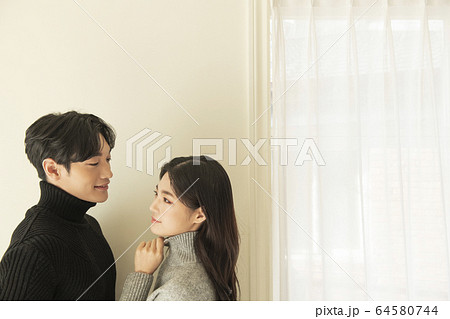 カップル 新婚夫婦 韓国人の写真素材