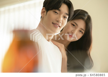 ライフスタイル 男女 料理 64580865