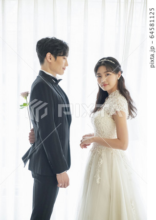 ライフスタイル 男女 ウエディング 64581125