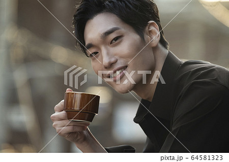 男 男性 男の子 64581323