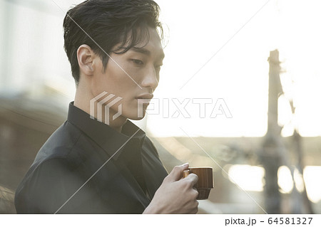 男 男性 男の子 64581327