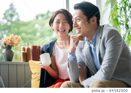 夫婦　ライフスタイル　カジュアル　 64582000