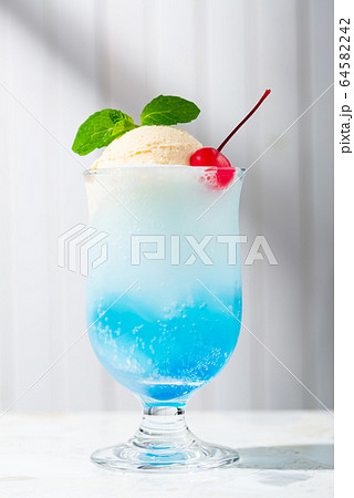 夏のクリームソーダ 64582242