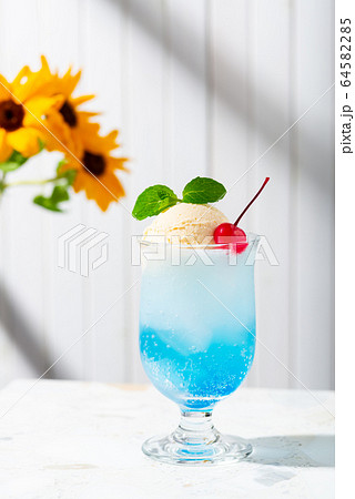 夏のクリームソーダ 64582285