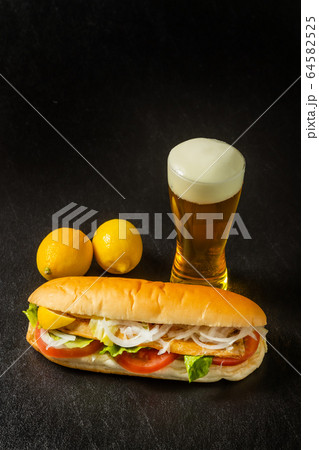 トルコ名物 サバのサンドイッチ  Istanbul mackerel sandwich 64582525