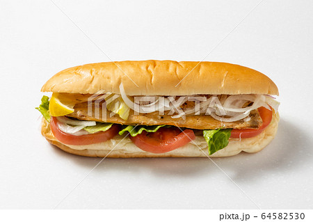 トルコ名物 サバのサンドイッチ  Istanbul mackerel sandwich 64582530