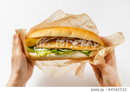 トルコ名物 サバのサンドイッチ Istanbul mackerel sandwich トルコ名物 サバのサンドイッチ Istanbul mackerel sandwich 64582532