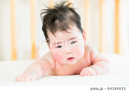元気な赤ちゃん 元気な赤ちゃん 64584033