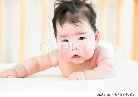 元気な赤ちゃん 元気な赤ちゃん 64584035