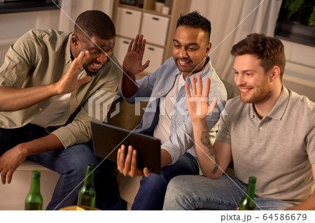 male friends with tablet pc drinking beer at home 64586679