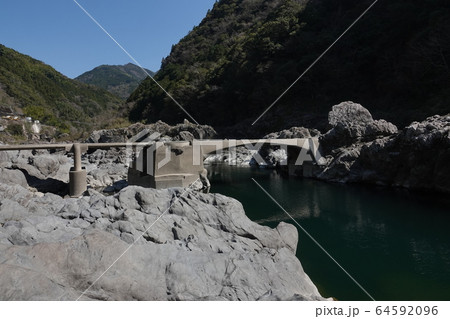 高知最古のアーチ型久喜沈下橋 64592096