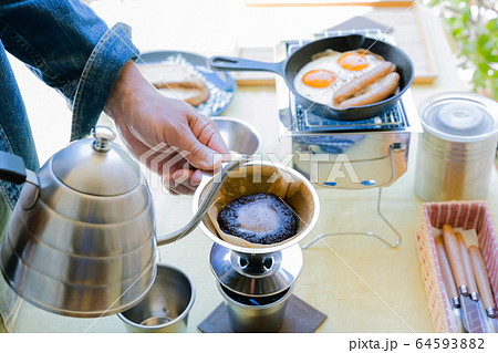 男性 ミドル 家キャンプ 男性 ミドル 家キャンプ 64593882