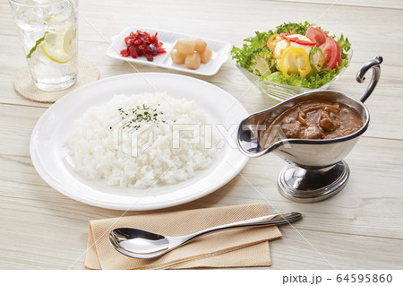 長時間煮込んだビーフカレー 長時間煮込んだビーフカレー 64595860