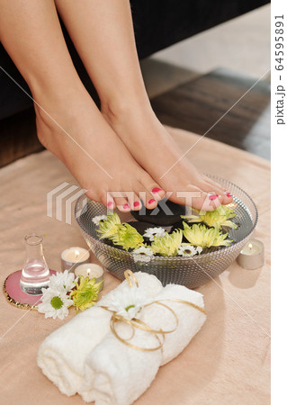 Feet spa procedure 64595891