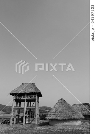 原の辻遺跡　モノクロ　【長崎県壱岐市】 64597203