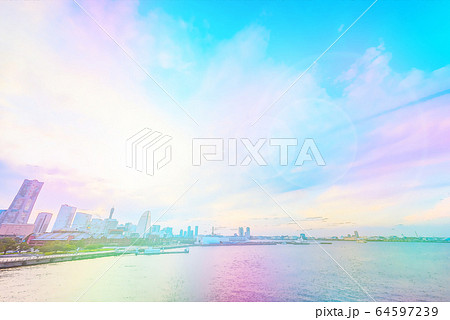 夕方の横浜みなとみらい　アニメ風 64597239