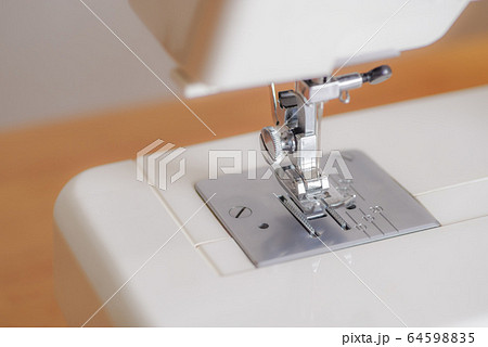 家庭用ミシン 自然光　a-4 ソフトイメージ 64598835