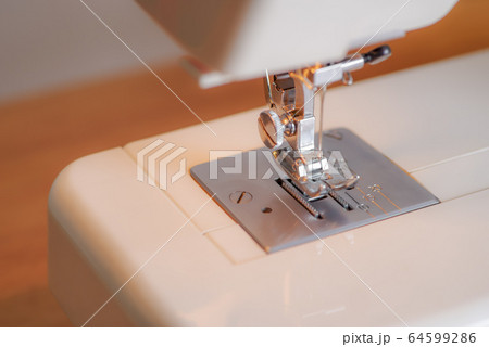 家庭用ミシン 手元ライト点灯　b-5 ソフトイメージ 64599286