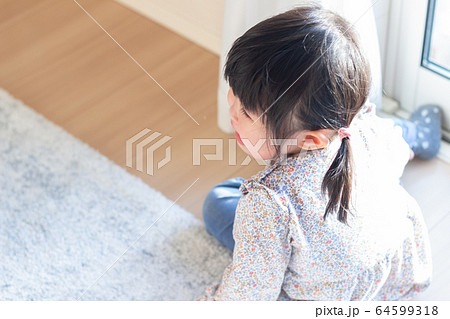 泣く女の子 泣く女の子 64599318