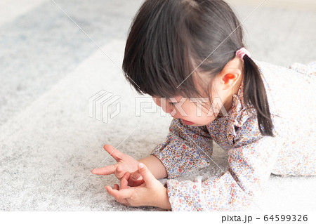 泣く女の子 泣く女の子 64599326