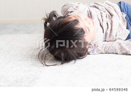 泣く女の子 泣く女の子 64599346