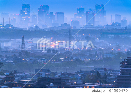 《東京都》自粛ムード・霧に包まれた東京 《東京都》自粛ムード・霧に包まれた東京 64599470