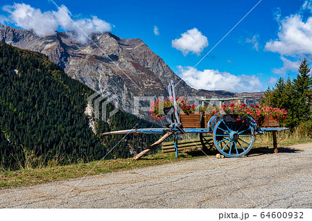 Landscape view of the mountains around Le Bourg Landscape view of the mountains around Le Bourg 64600932