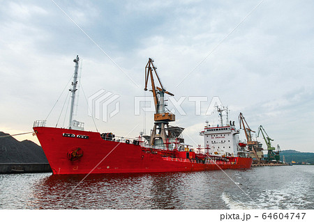 Loading operations of a bulk carrier in port of Loading operations of a bulk carrier in port of 64604747