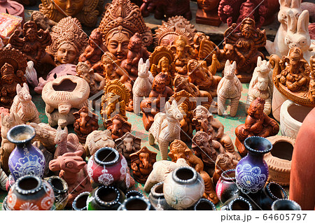 Street market exhibition of handmade pots, ceramic products, souvenirs. Udaipur, Rajasthan, India 64605797