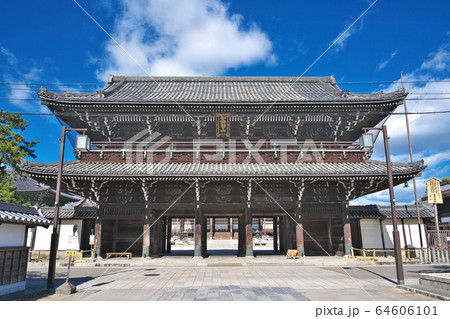 【髙田本山 専修寺 (山門)】 三重県津市一身田町 64606101