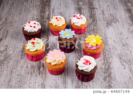 Cakes, capcakes, cakes with different fillings, different shapes and colors, large and small, with nuts and berries 64607149
