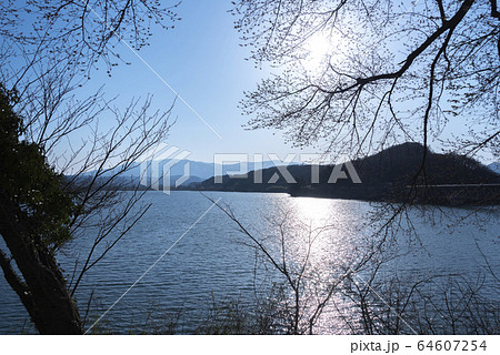 釜房湖 釜房ダム 蔵王連峰 シルエット 水資源 釜房湖 釜房ダム 蔵王連峰 シルエット 水資源 64607254