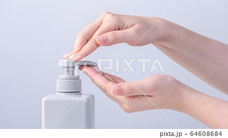 手洗 手洗い 手を洗う 64608684